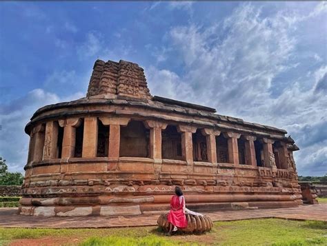  Das XI. Jahrhundert Durga-Tempel - Ein Meisterwerk der Architektur und eine Oase der Spiritualität