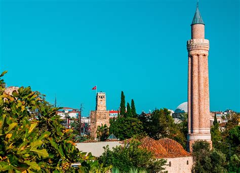 Die Yivli Minare Moschee: Ein architektonisches Meisterwerk mit einer einzigartigen Geschichte!