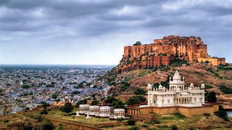 Jodhpur's Mehrangarh Fort: Ein Monumentaler Festungskomplex mit atemberaubender Aussicht!