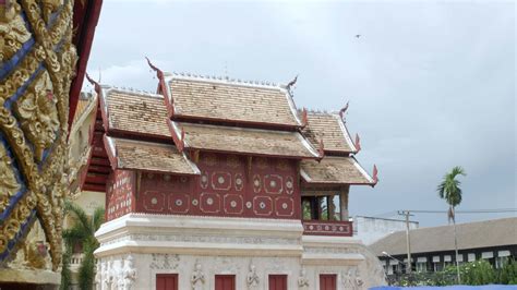  Phra Singha-Tempel - Ein Juwel der Lanna-Kunst im Herzen von Chiang Rai!