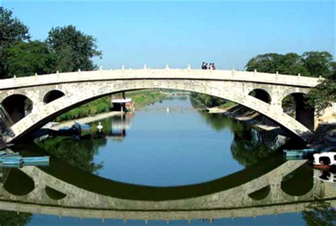 Das Zhaozhou-Brücke: Eine Meisterleistung der Architektur aus dem 6. Jahrhundert!