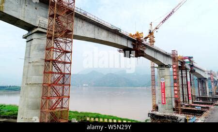  Die Taizhou-Brücke: Ein architektonisches Meisterwerk mit atemberaubenden Aussichten!